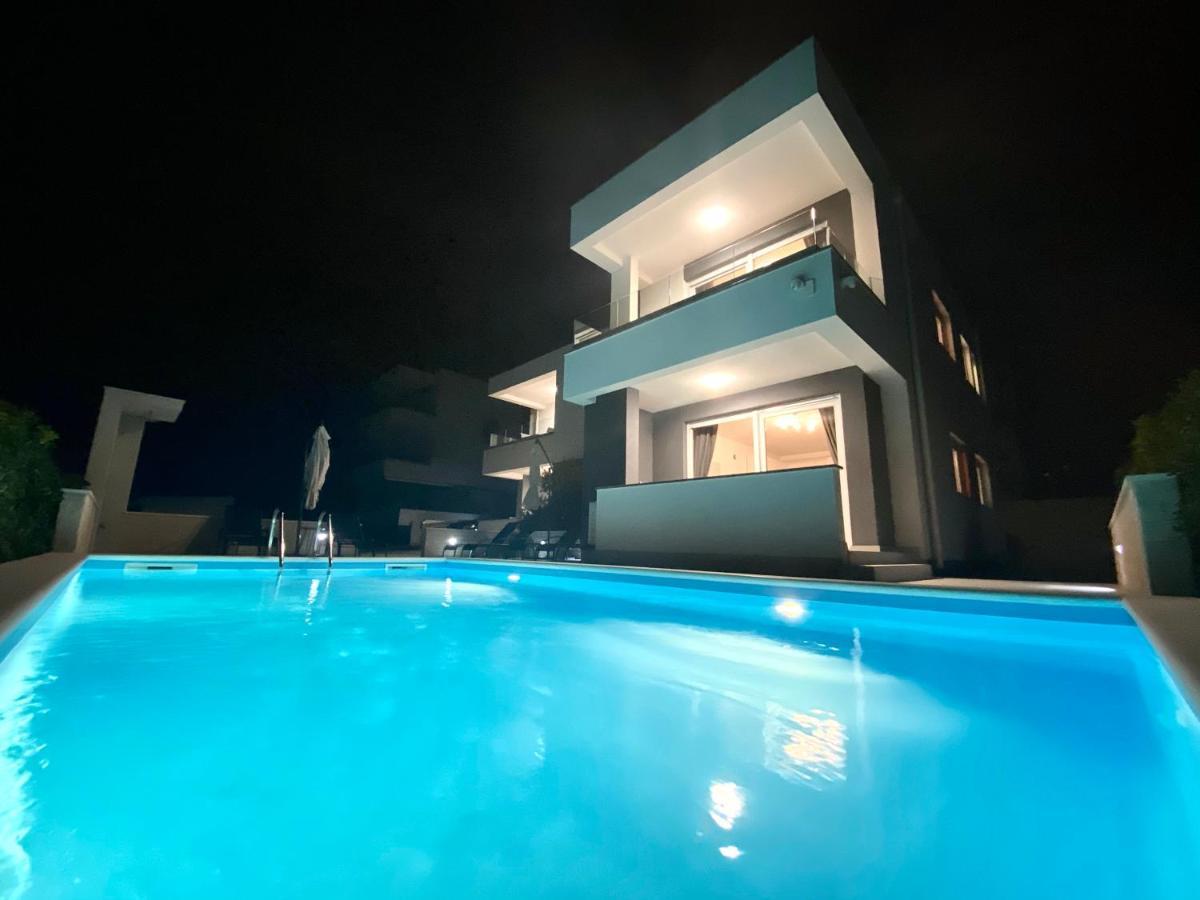 נובליה Fantasy Pool Villa מראה חיצוני תמונה