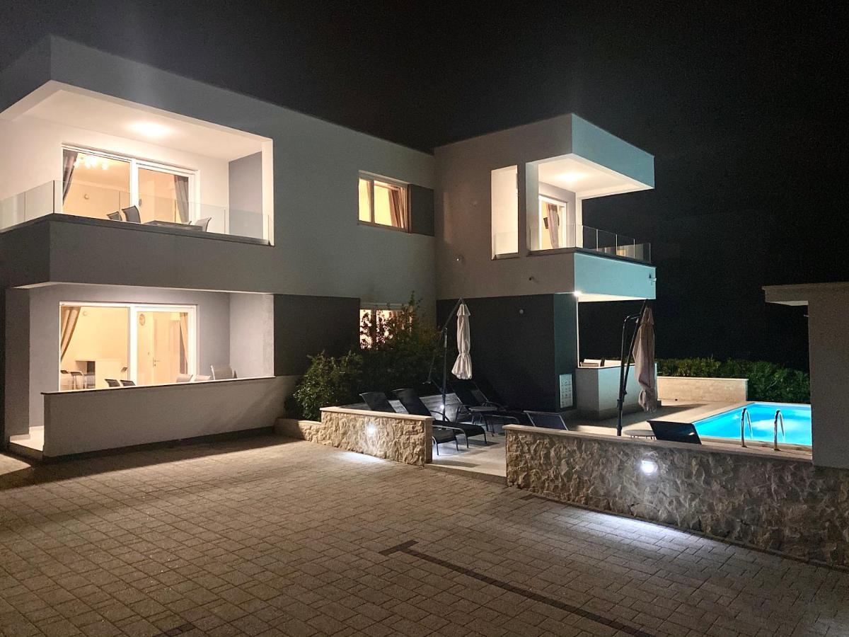 נובליה Fantasy Pool Villa מראה חיצוני תמונה