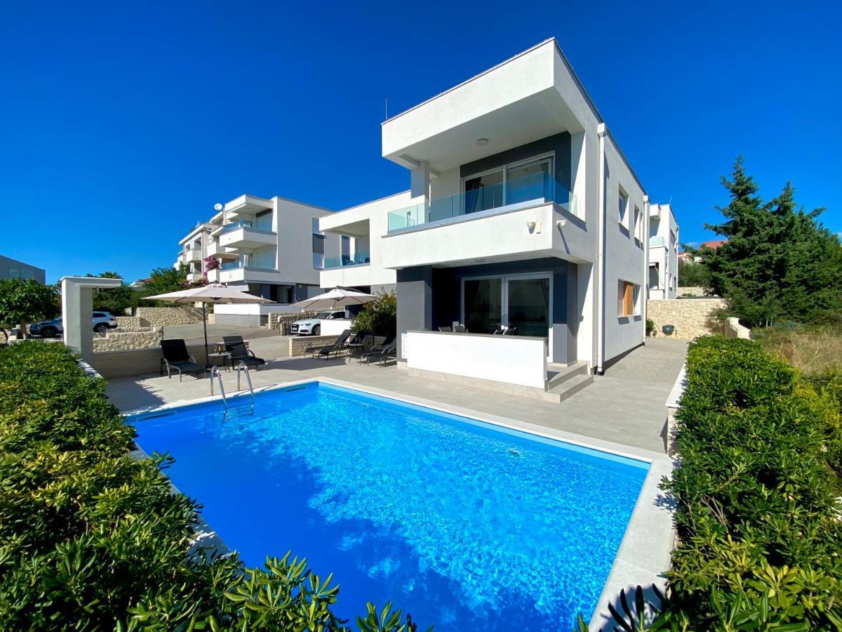 נובליה Fantasy Pool Villa מראה חיצוני תמונה